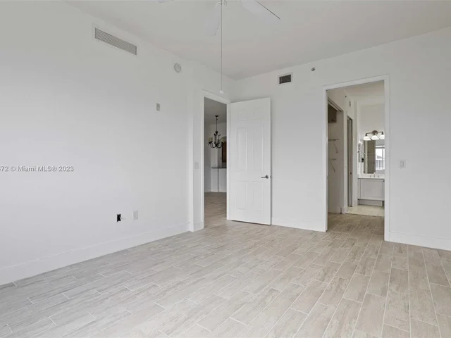 3600 Oaks Clubhouse Dr # 509, Pompano Beach FL 33069