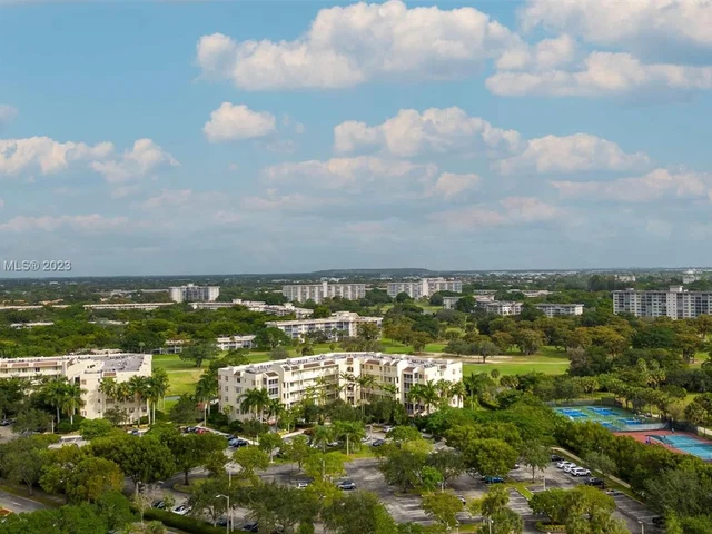3600 Oaks Clubhouse Dr # 509, Pompano Beach FL 33069
