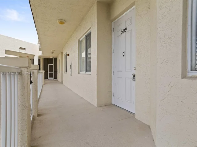 3600 Oaks Clubhouse Dr # 509, Pompano Beach FL 33069