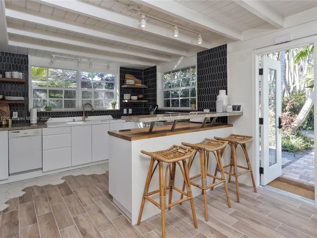 884 NE 88th St, Miami FL 33138