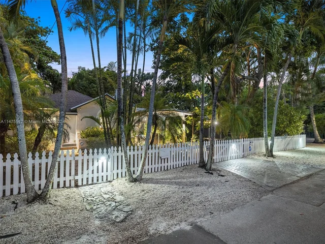 884 NE 88th St, Miami FL 33138