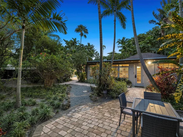 884 NE 88th St, Miami FL 33138