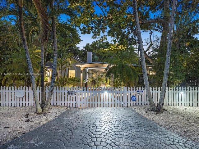 884 NE 88th St, Miami FL 33138