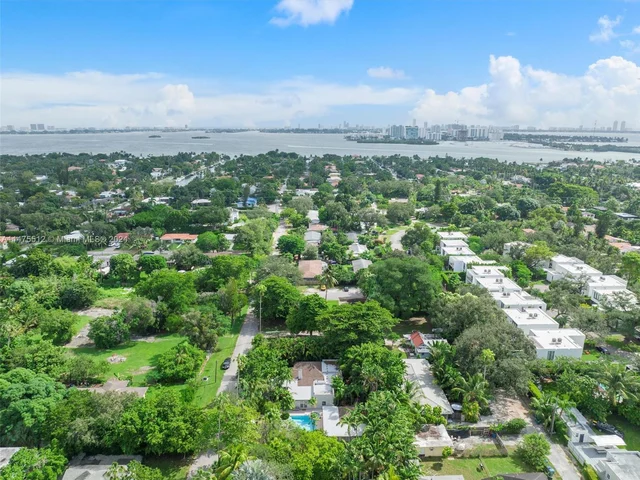 884 NE 88th St, Miami FL 33138