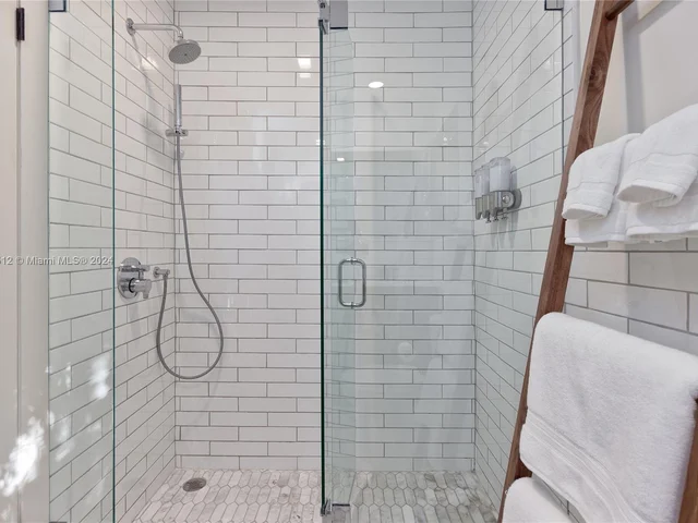 884 NE 88th St, Miami FL 33138