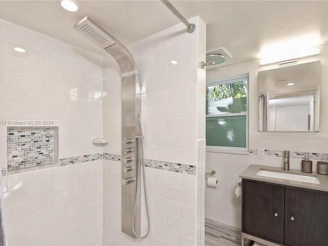 884 NE 88th St, Miami FL 33138