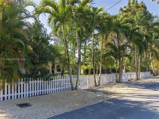 884 NE 88th St, Miami FL 33138