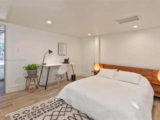 884 NE 88th St, Miami FL 33138