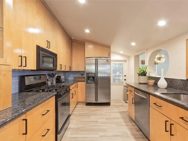 884 NE 88th St, Miami FL 33138