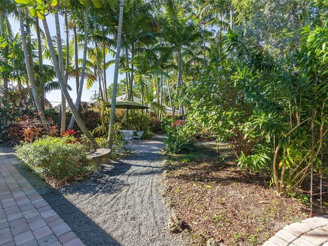 884 NE 88th St, Miami FL 33138