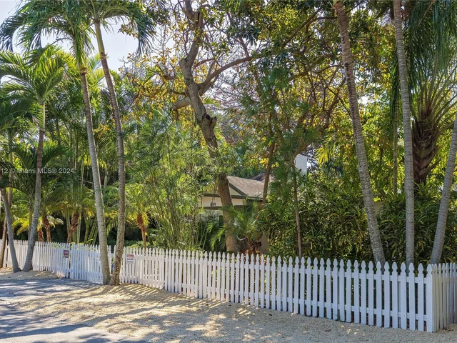 884 NE 88th St, Miami FL 33138