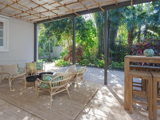 884 NE 88th St, Miami FL 33138