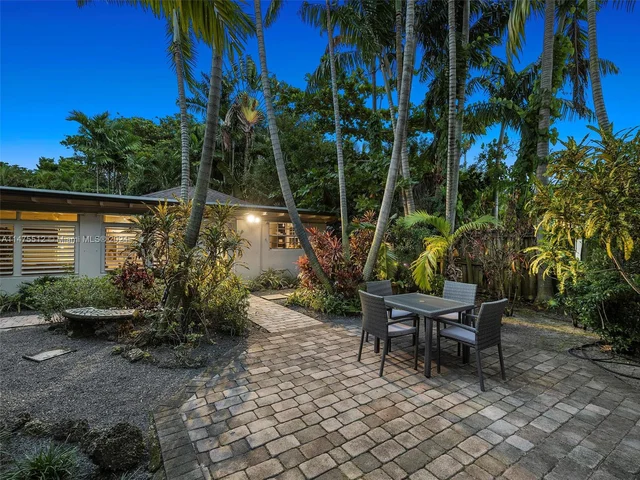 884 NE 88th St, Miami FL 33138