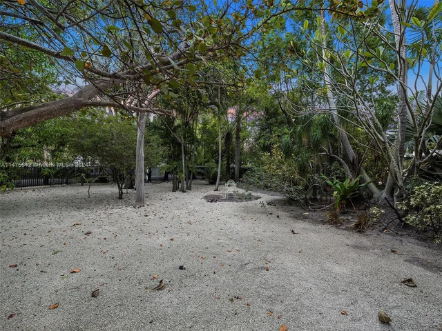 884 NE 88th St, Miami FL 33138