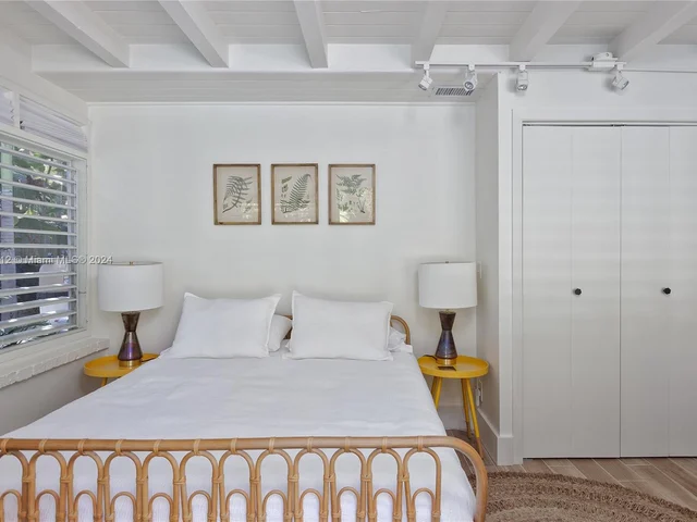 884 NE 88th St, Miami FL 33138