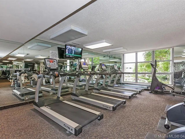 3500 Mystic Pointe Dr # 304, Aventura FL 33180