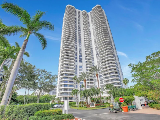 3500 Mystic Pointe Dr # 304, Aventura FL 33180