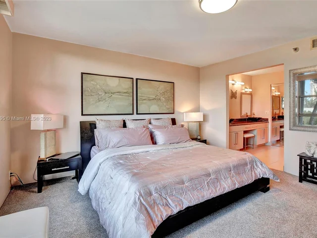 3500 Mystic Pointe Dr # 304, Aventura FL 33180