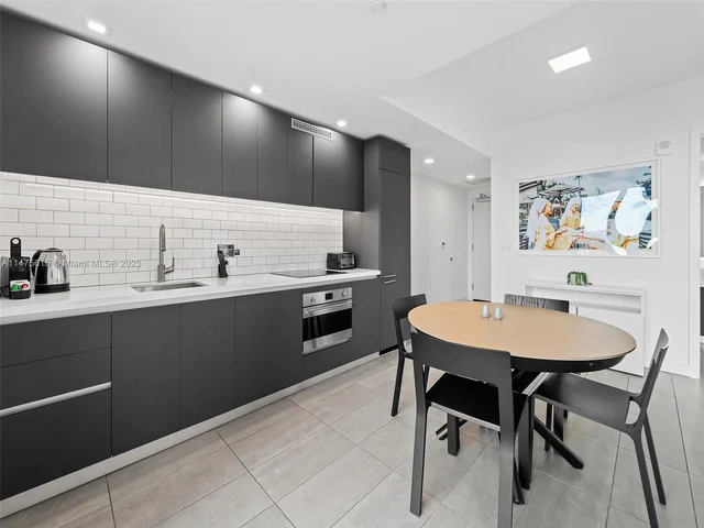 227 NE 2nd St # 3002, Miami FL 33132