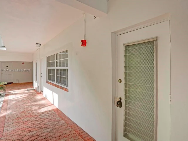 2500 NE 9th St # 111, Fort Lauderdale FL 33304