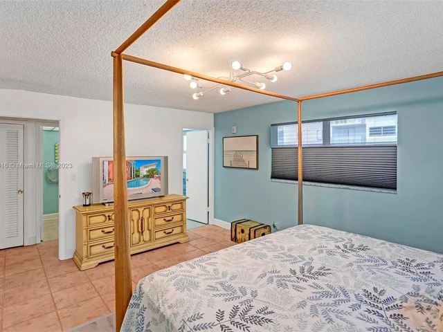 2500 NE 9th St # 111, Fort Lauderdale FL 33304