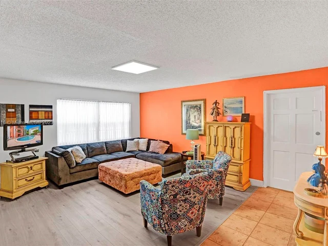 2500 NE 9th St # 111, Fort Lauderdale FL 33304