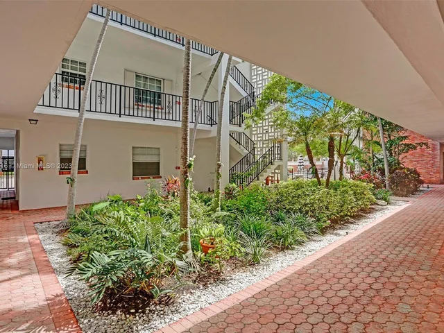 2500 NE 9th St # 111, Fort Lauderdale FL 33304