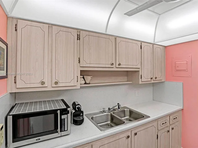 2500 NE 9th St # 111, Fort Lauderdale FL 33304