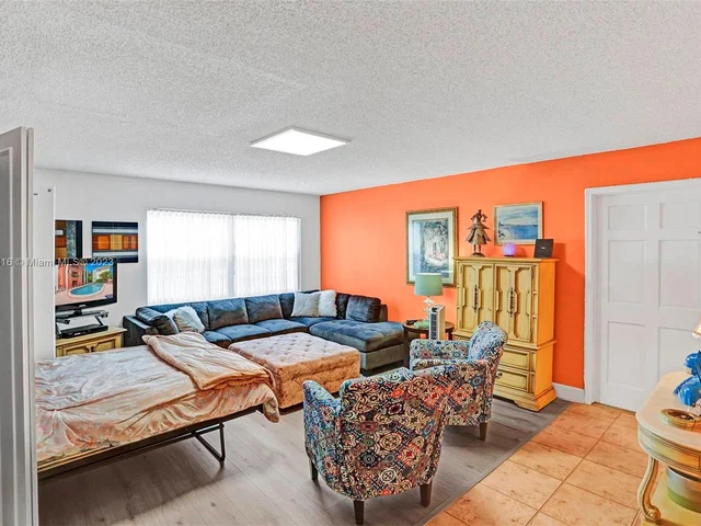 2500 NE 9th St # 111, Fort Lauderdale FL 33304