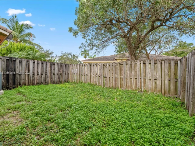 3281 NE 11th Dr, Homestead FL 33033