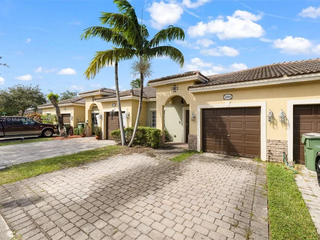 3281 NE 11th Dr, Homestead FL 33033
