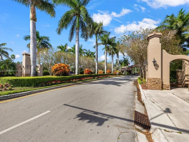 3281 NE 11th Dr, Homestead FL 33033