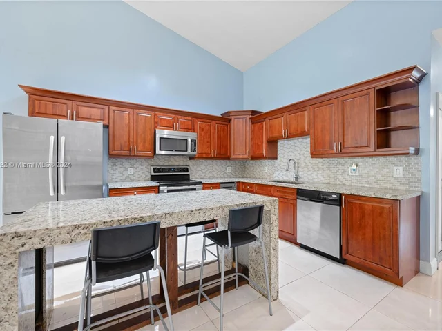 3281 NE 11th Dr, Homestead FL 33033