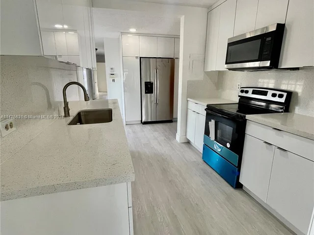 5200 SW 4th St, Miami FL 33134