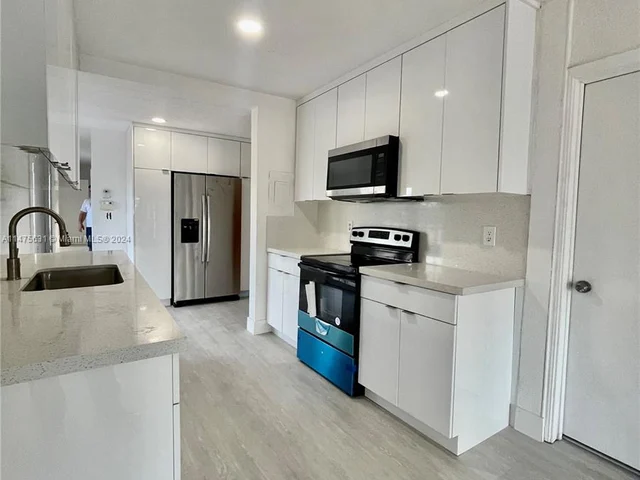 5200 SW 4th St, Miami FL 33134