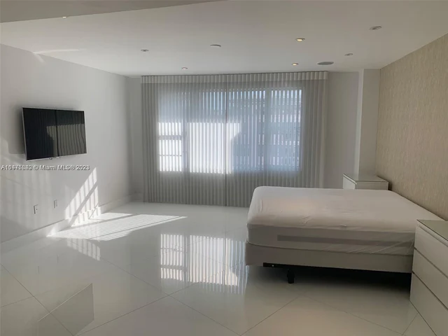 5255 Collins Ave, Miami Beach FL 33140