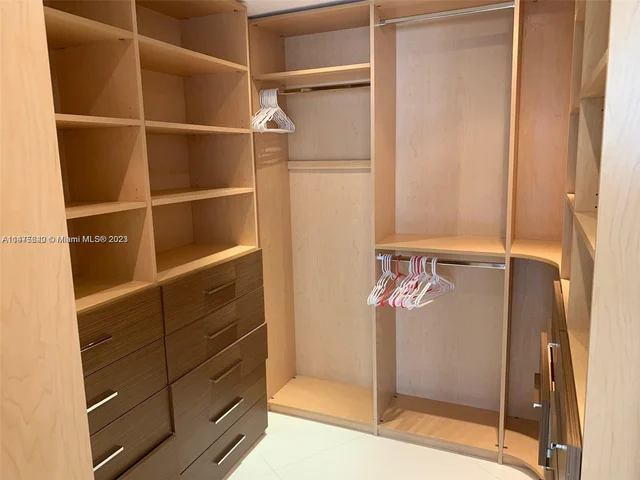 5255 Collins Ave, Miami Beach FL 33140