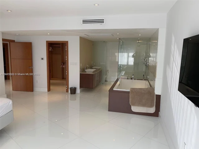 5255 Collins Ave, Miami Beach FL 33140