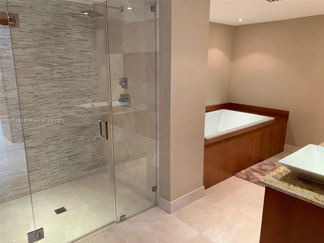 5255 Collins Ave, Miami Beach FL 33140