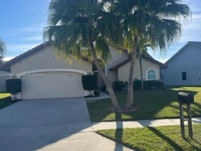5260 Helene Cir, Boynton Beach FL 33472