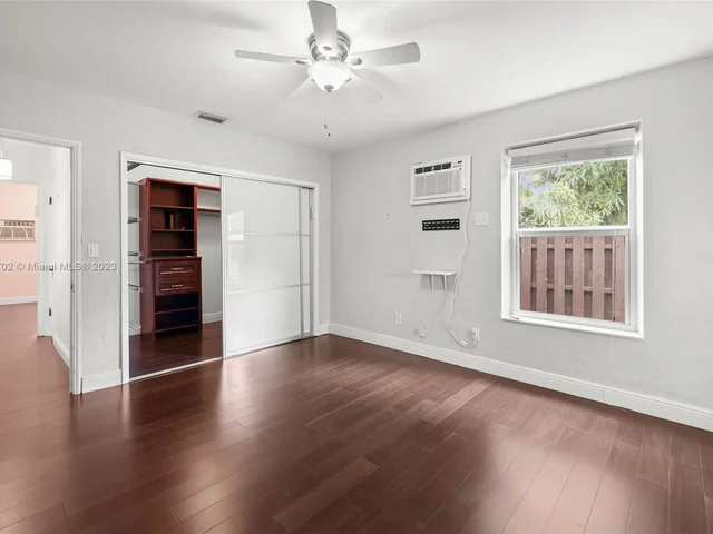 427 W 43rd St, Miami Beach FL 33140