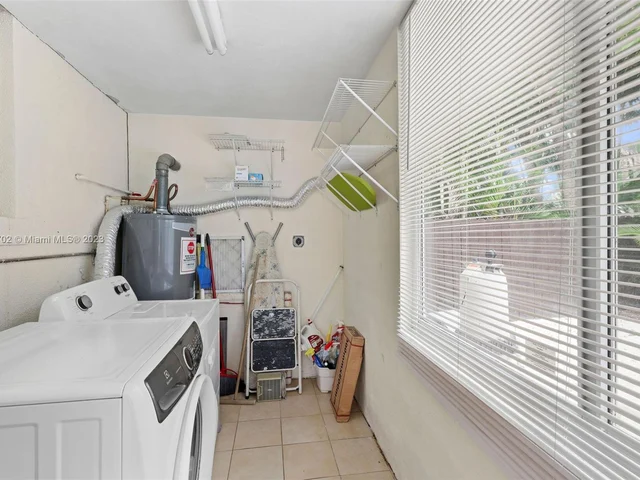 427 W 43rd St, Miami Beach FL 33140