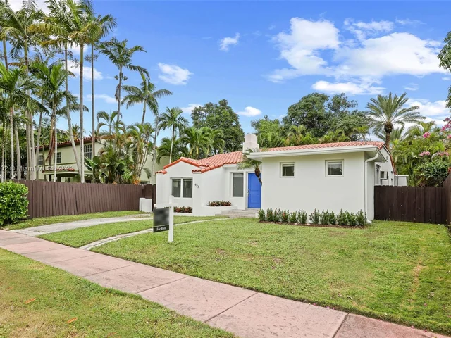 427 W 43rd St, Miami Beach FL 33140