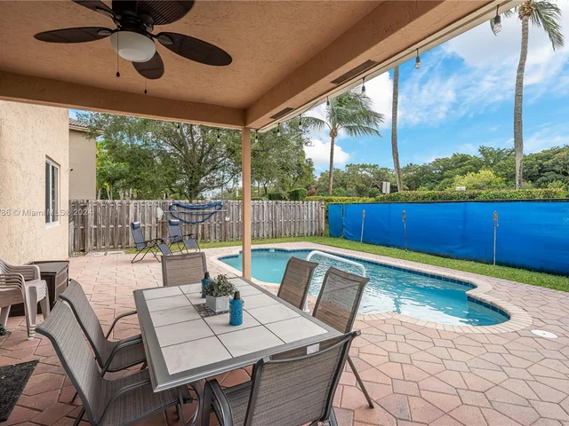 4978 Pebblebrook Ter, Coconut Creek FL 33073