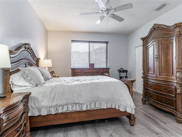 4978 Pebblebrook Ter, Coconut Creek FL 33073