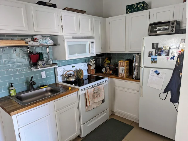 934 Michigan Ave # 309, Miami Beach FL 33139