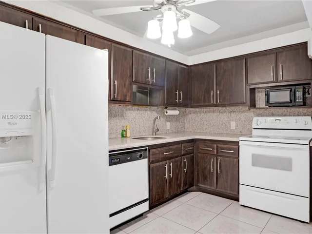 3375 N Country Club Dr, Aventura FL 33180