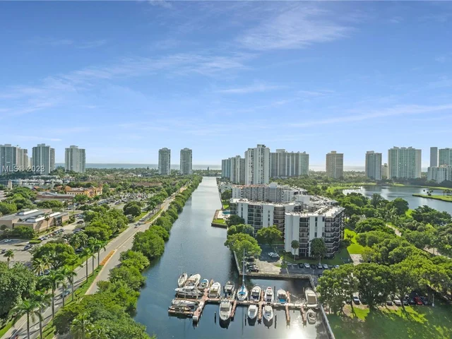 3375 N Country Club Dr, Aventura FL 33180