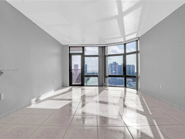 3375 N Country Club Dr, Aventura FL 33180