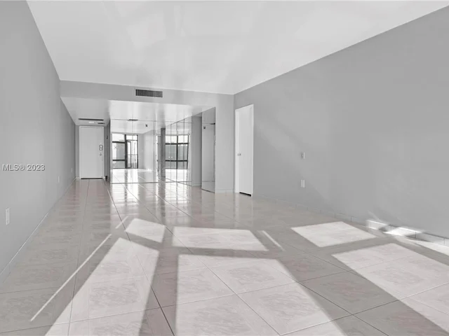 3375 N Country Club Dr, Aventura FL 33180